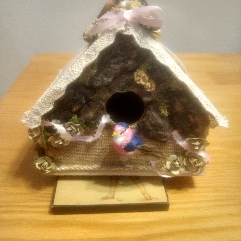 Decorative birdhouse